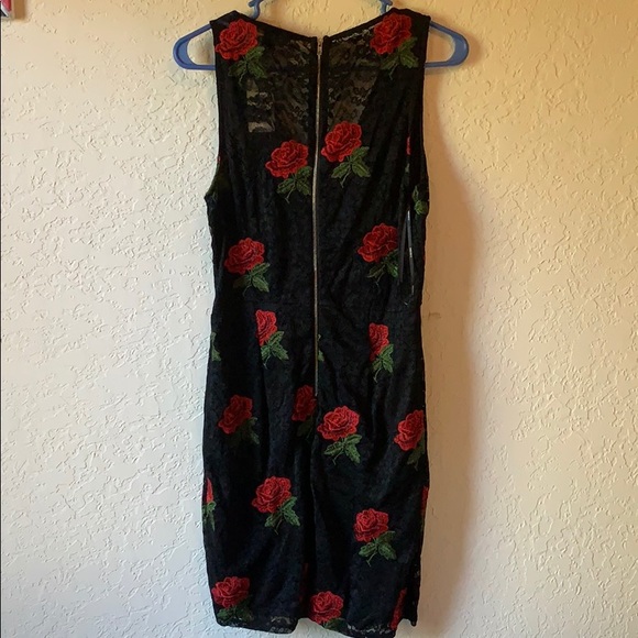 Embroidered Floral Bodycon Dress - Picture 3 of 4